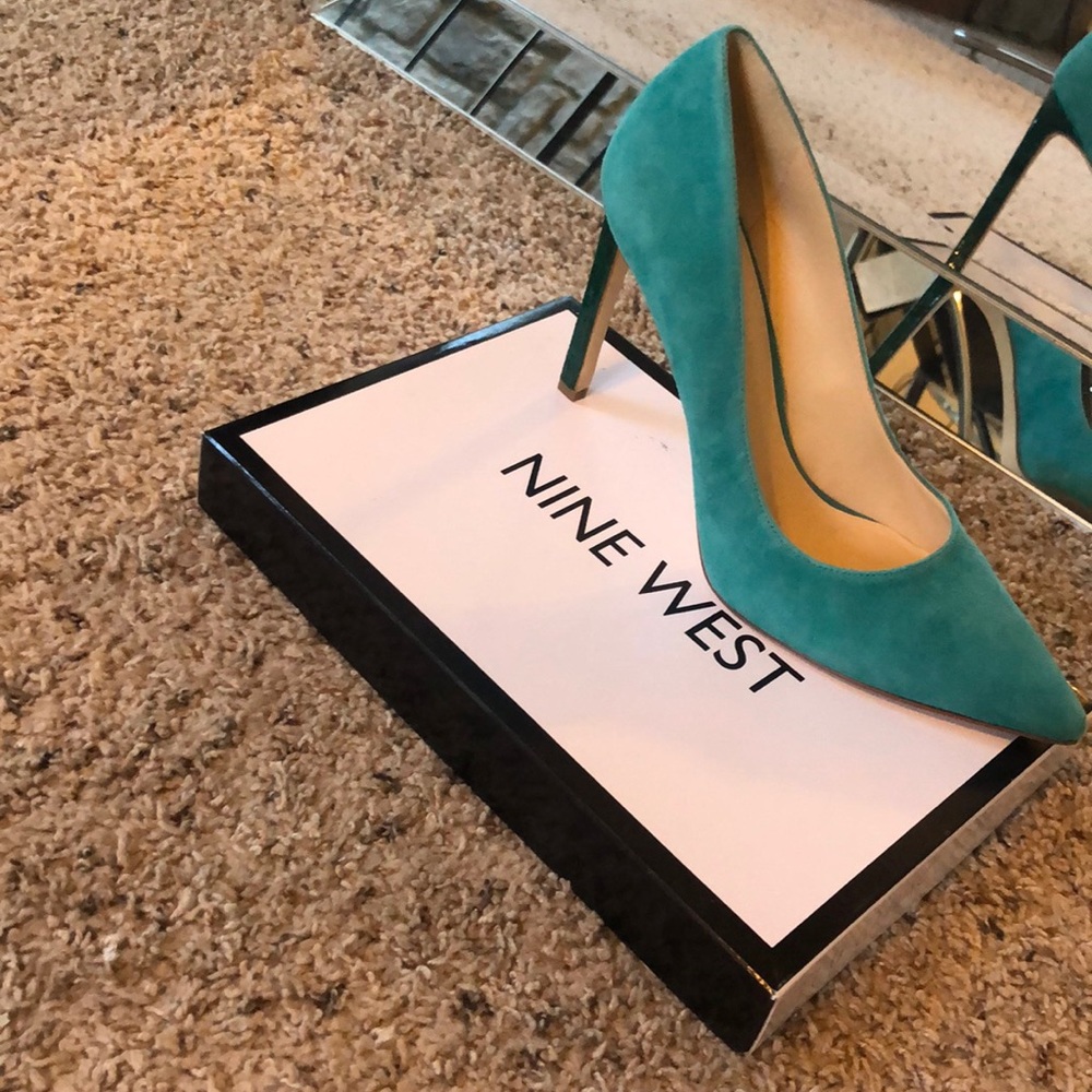 Nine West suede pump